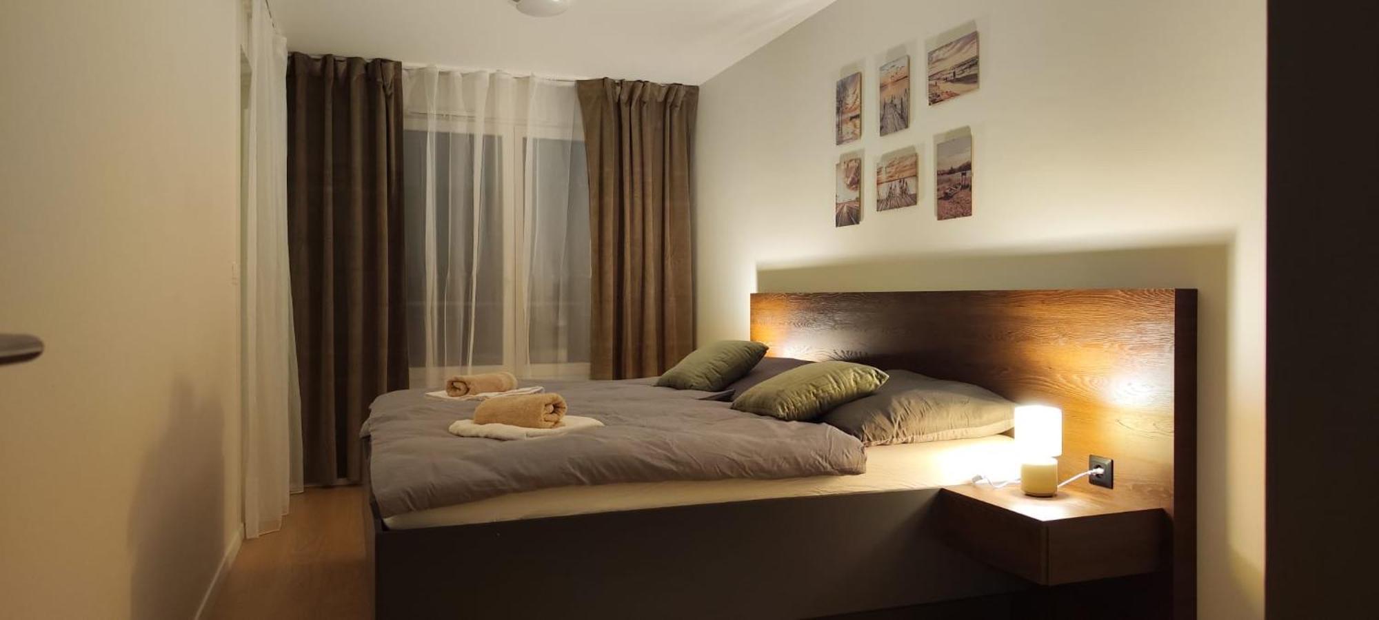 New With Free Garage Parking Near The Airport Apartmán