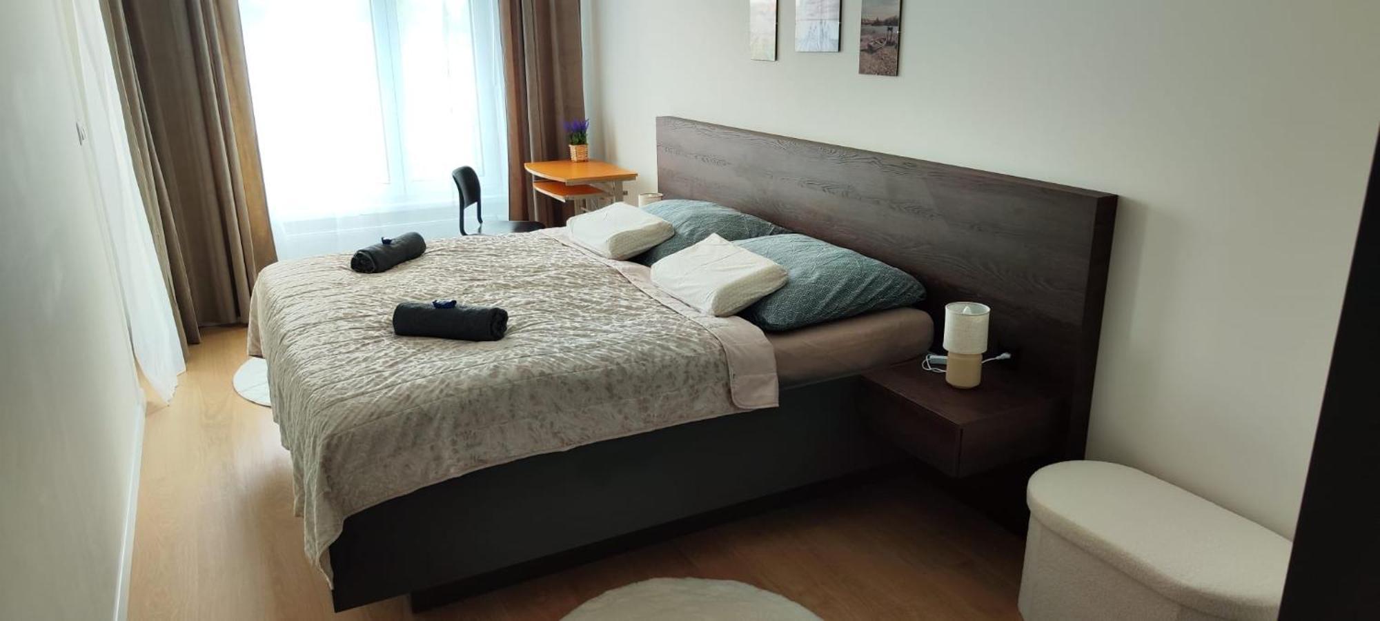 New With Free Garage Parking Near The Airport Apartmán