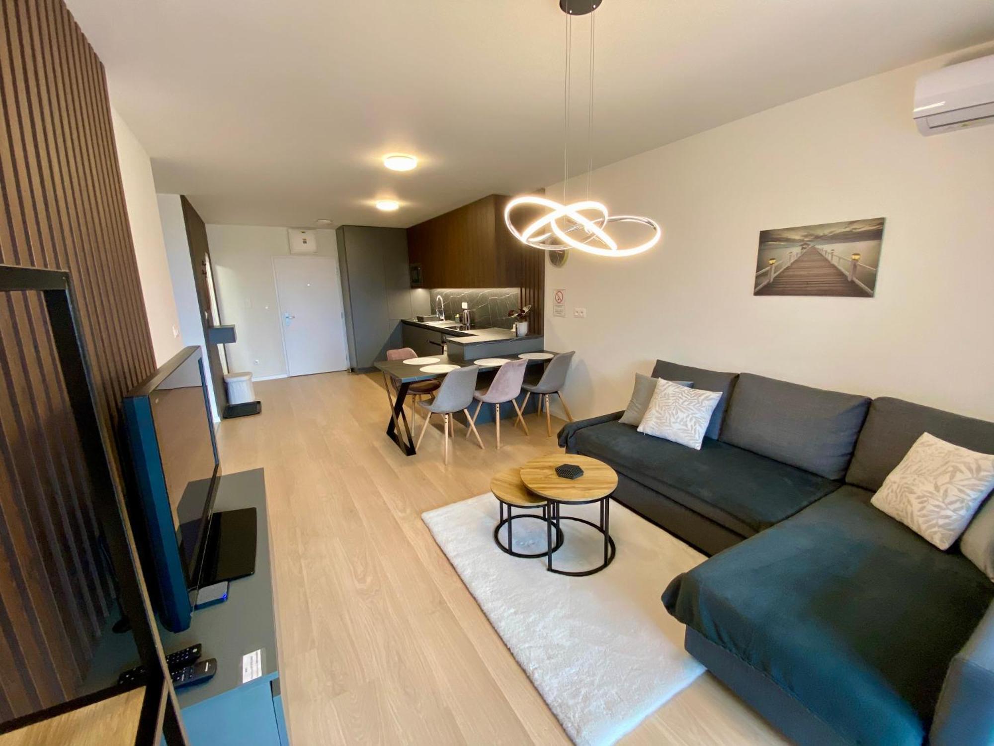 Apartmán New With Free Garage Parking Near The Airport *