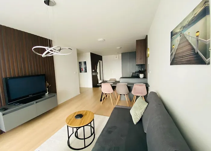 New Apartment With Free Garage Parking Near The Airport