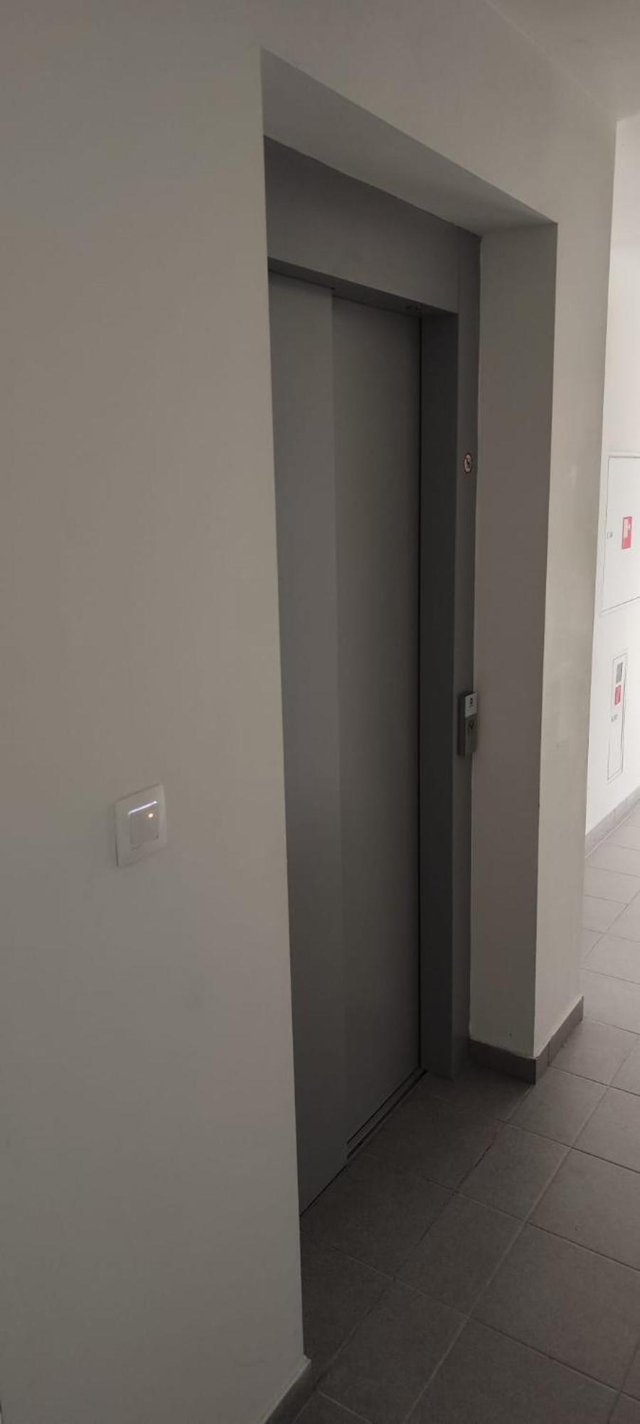 New With Free Garage Parking Near The Airport Apartment *